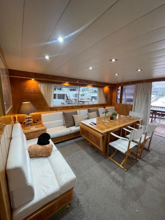 Yate Aloha Hotel Sant Adria de Besos Luaran gambar